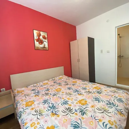 Violet Garden 2 Veranda Apartman