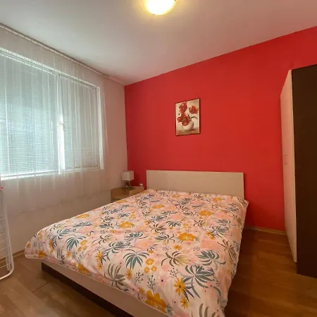 Violet Garden 2 Veranda Apartman *