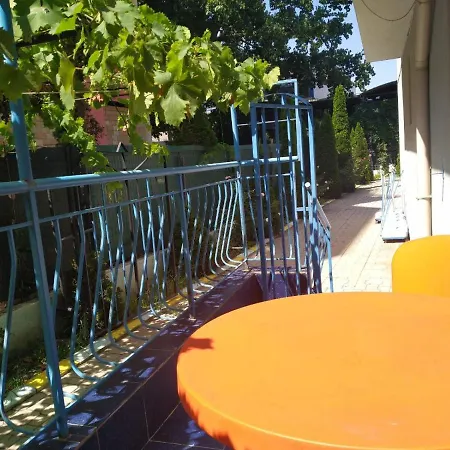 Violet Garden 2 Veranda Apartman