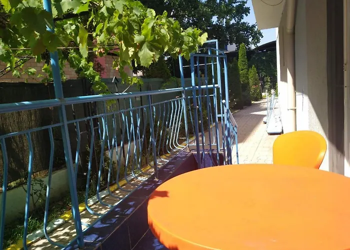 Violet Garden 2 Veranda Appartement