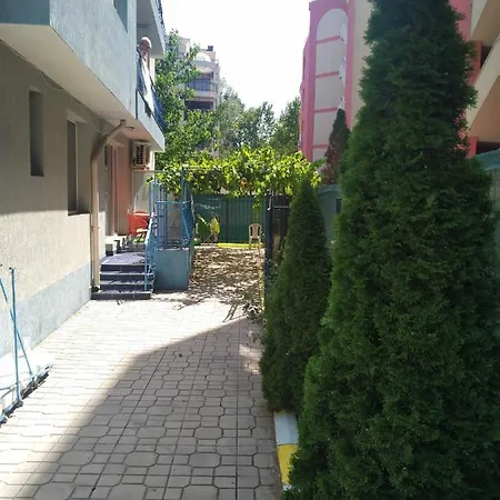Violet Garden 2 Veranda Apartment