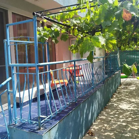 Violet Garden 2 Veranda Apartment