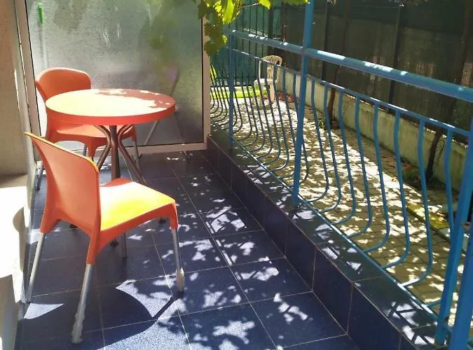 Violet Garden 2 Veranda Apartment *