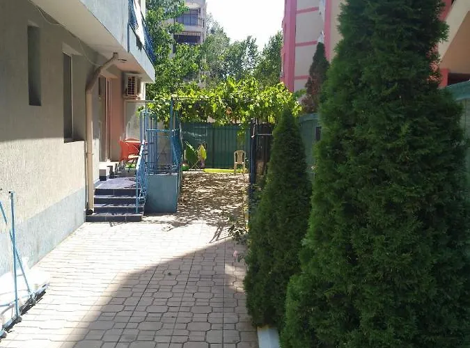 Violet Garden 2 Veranda Apartment